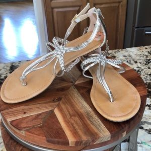 Report gold/platinum braided sandal size 7